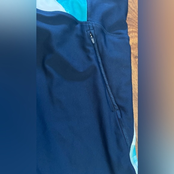 Under Armour crop compression leggings Sz large - Picture 6 of 8